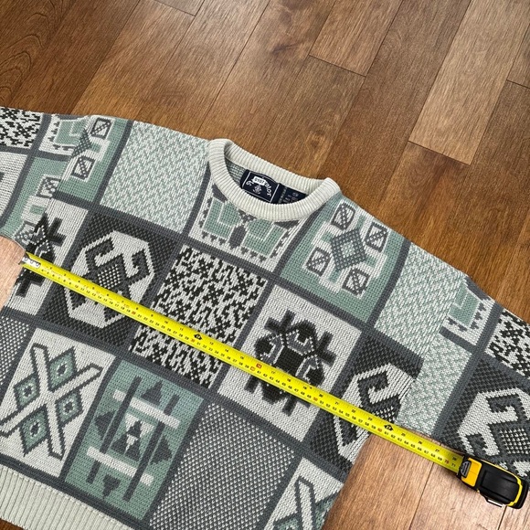 Men’s Vintage 90s retro pattern knit sweater - Picture 4 of 5